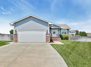 653 S Hedgewood Cir, Andover, KS 67002