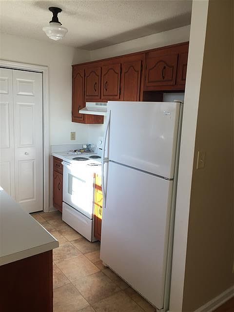 2nd image of 908 Van Buren Ave