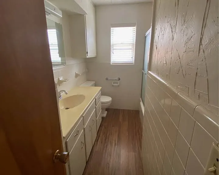 5711 SW 37th Ave — Photo 3