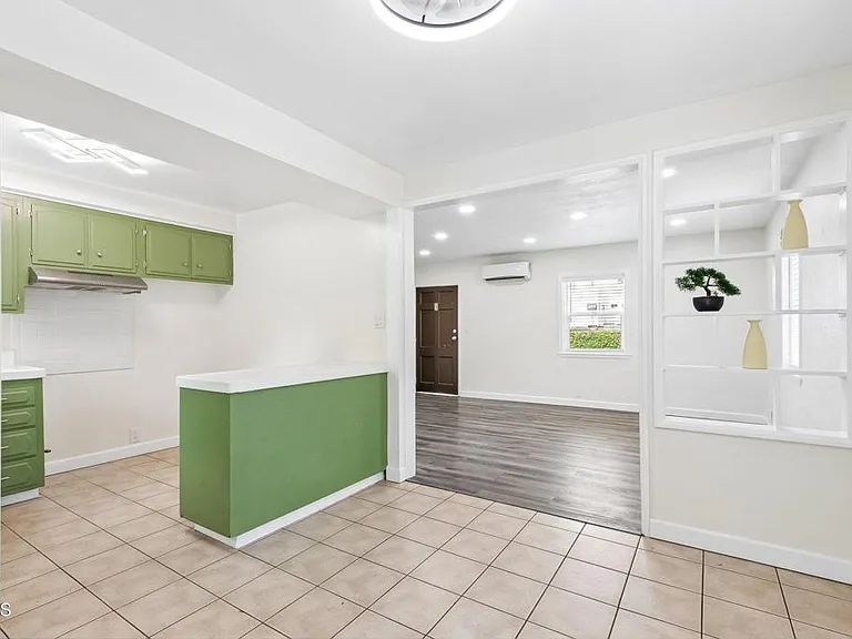 5616 N Gladys Ave — Photo 9