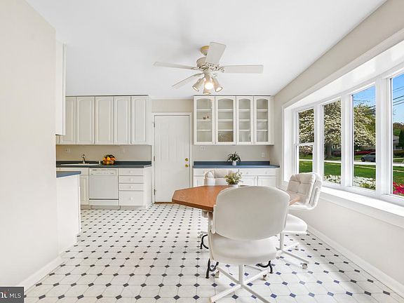 4th image of 14208 Arctic Ave