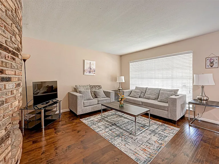 2121 Fountain View Dr #16 — Photo 8