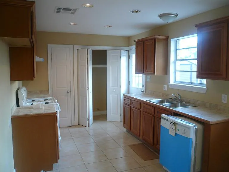 6164 Louis Xiv St — Photo 4