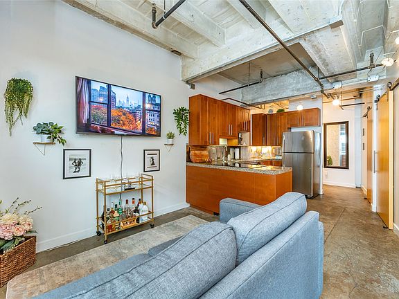 5th image of 112 11th St APT 308