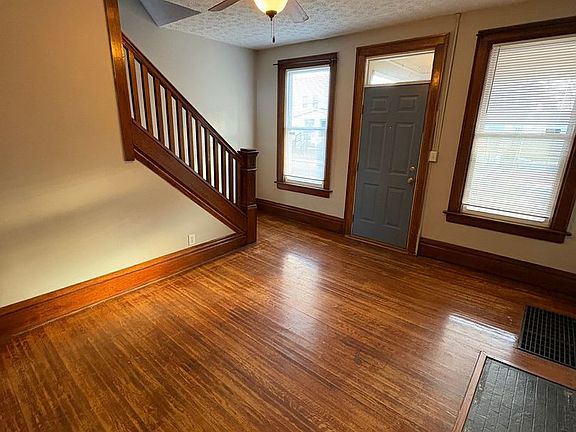 4th image of 880-896 E Whittier St #894