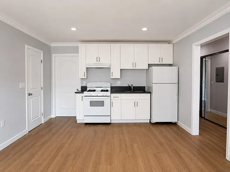 6222 S West Blvd — Photo 7