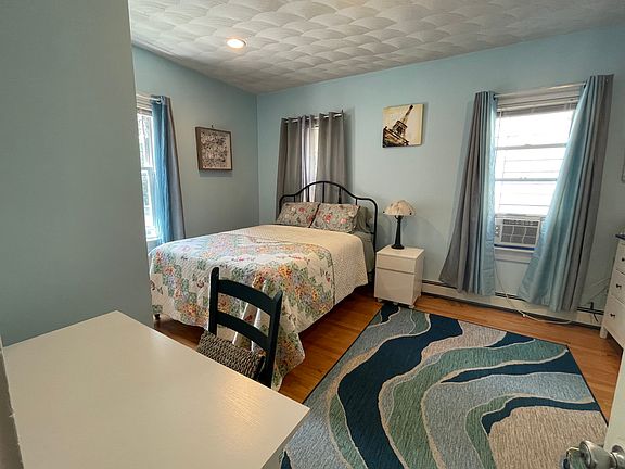 3rd image of 42 Litchfield St Floor 1