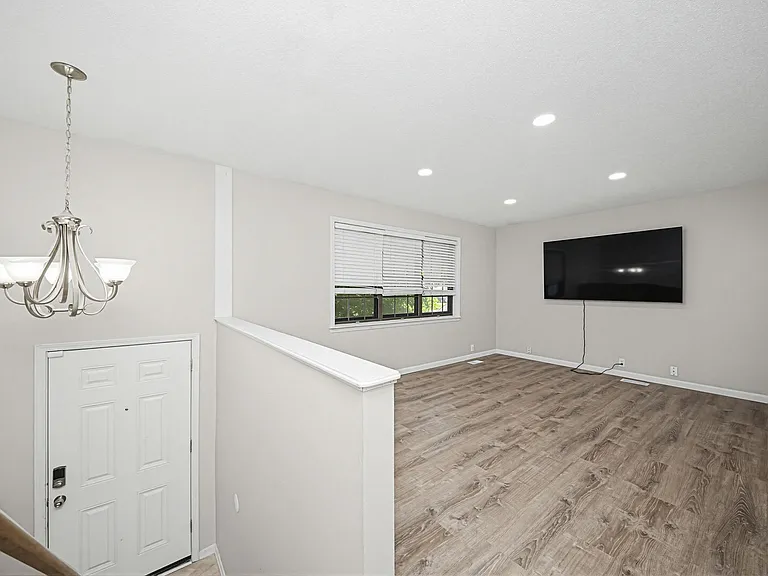 1429 Highland Dr — Photo 4