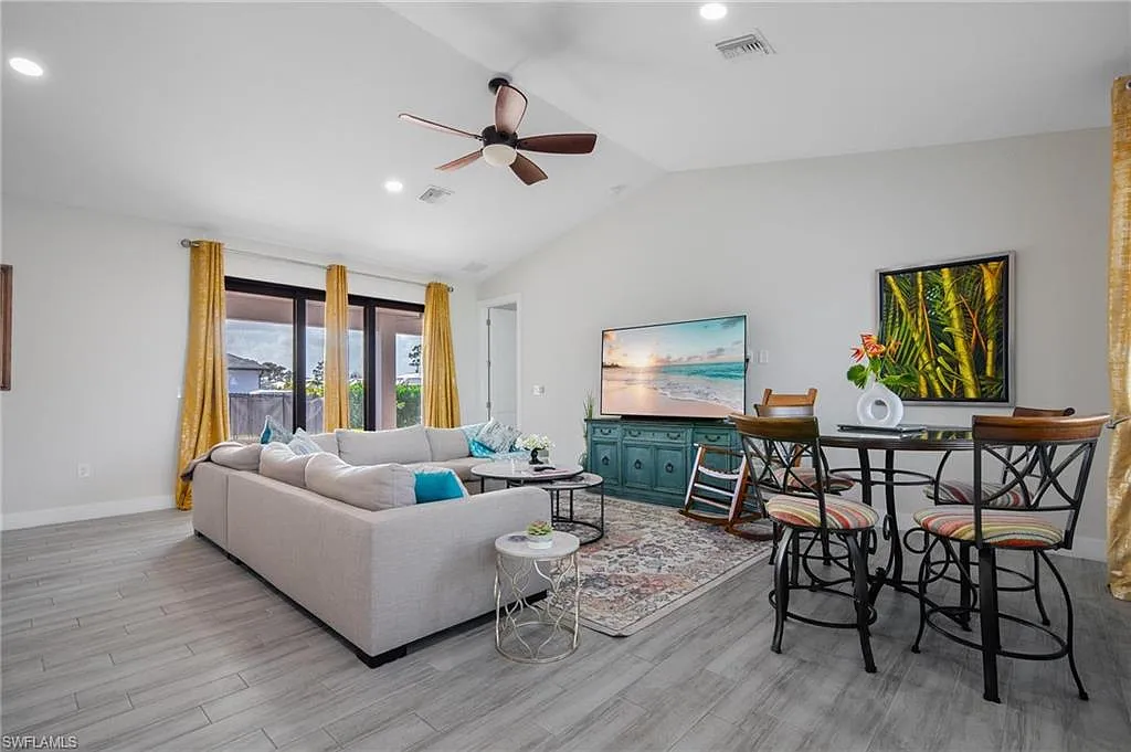 3 bed, 2.0 bath, 1880 sqft, $12,000 — Photo 4