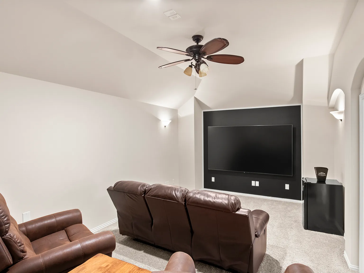 4 bed, 3243 sqft, $10,500 — Photo 4