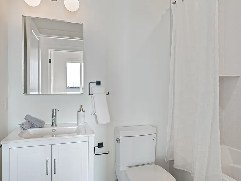1822 N Front St #9 — Photo 2