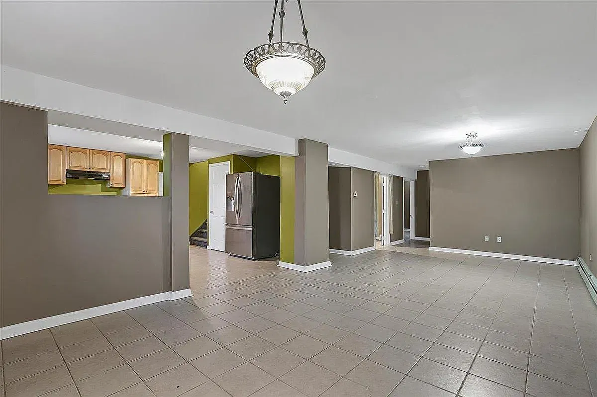 3 bed, $2,400 — Photo 3