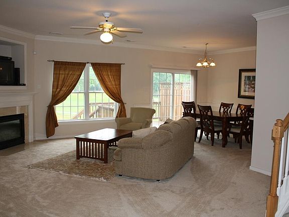 4th image of 106 Carriage Point Ln