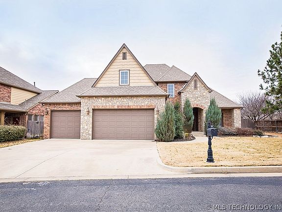 2nd image of 7904 S 92nd East Pl