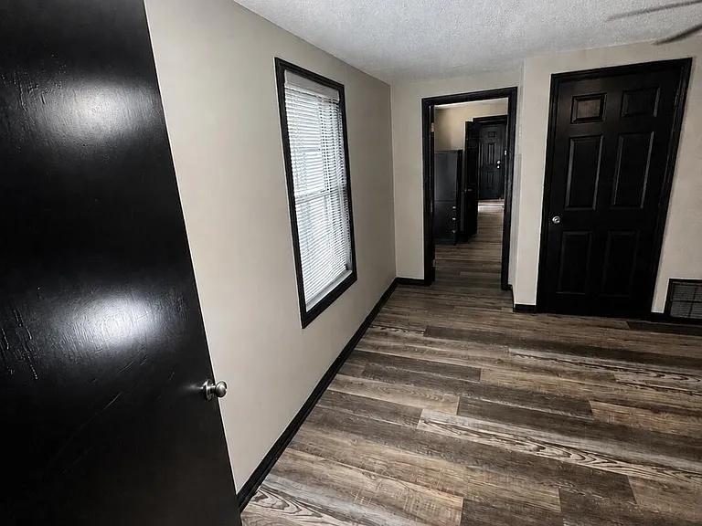 246 Warnock St — Photo 8
