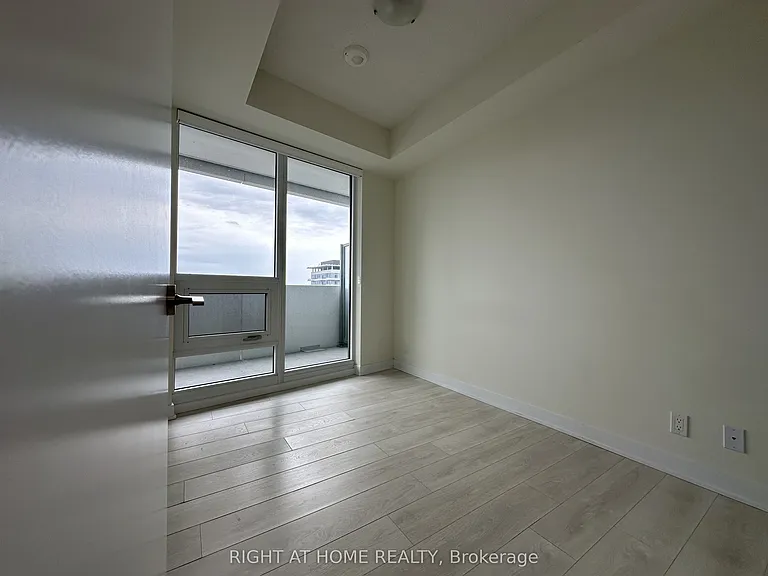 2221 Yonge St #3102 — Photo 7