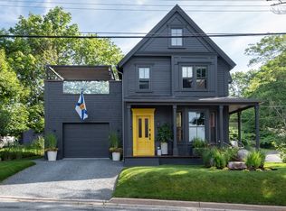 305 Pelham St, Lunenburg, NS B0J2C0