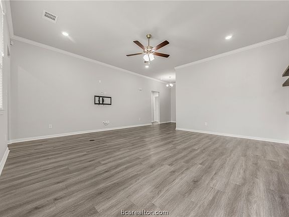 4th image of 6219 Southern Cross Dr