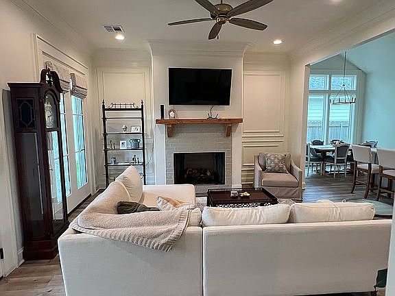 3rd image of 103 Oak Village Dr