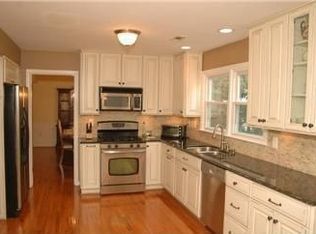 4303 Woodward Ct, Chantilly, VA 20151