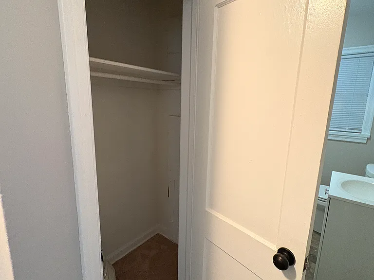 84 Madison Ln N — Photo 31