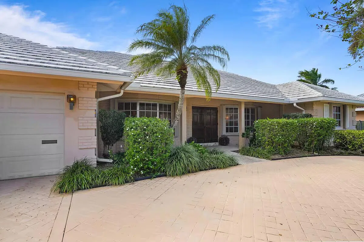 3 bed, 3.0 bath, 2301 sqft, $11,000 — Photo 3