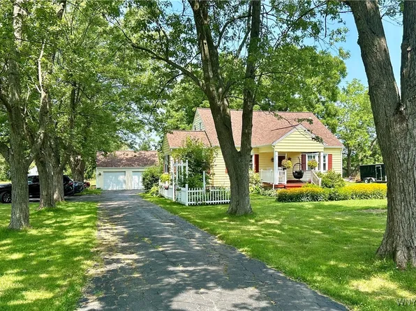 5908 Broadway St, Lancaster, NY 14086