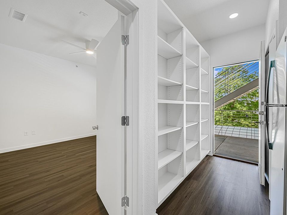 1st image of 1010 S Flores St #3