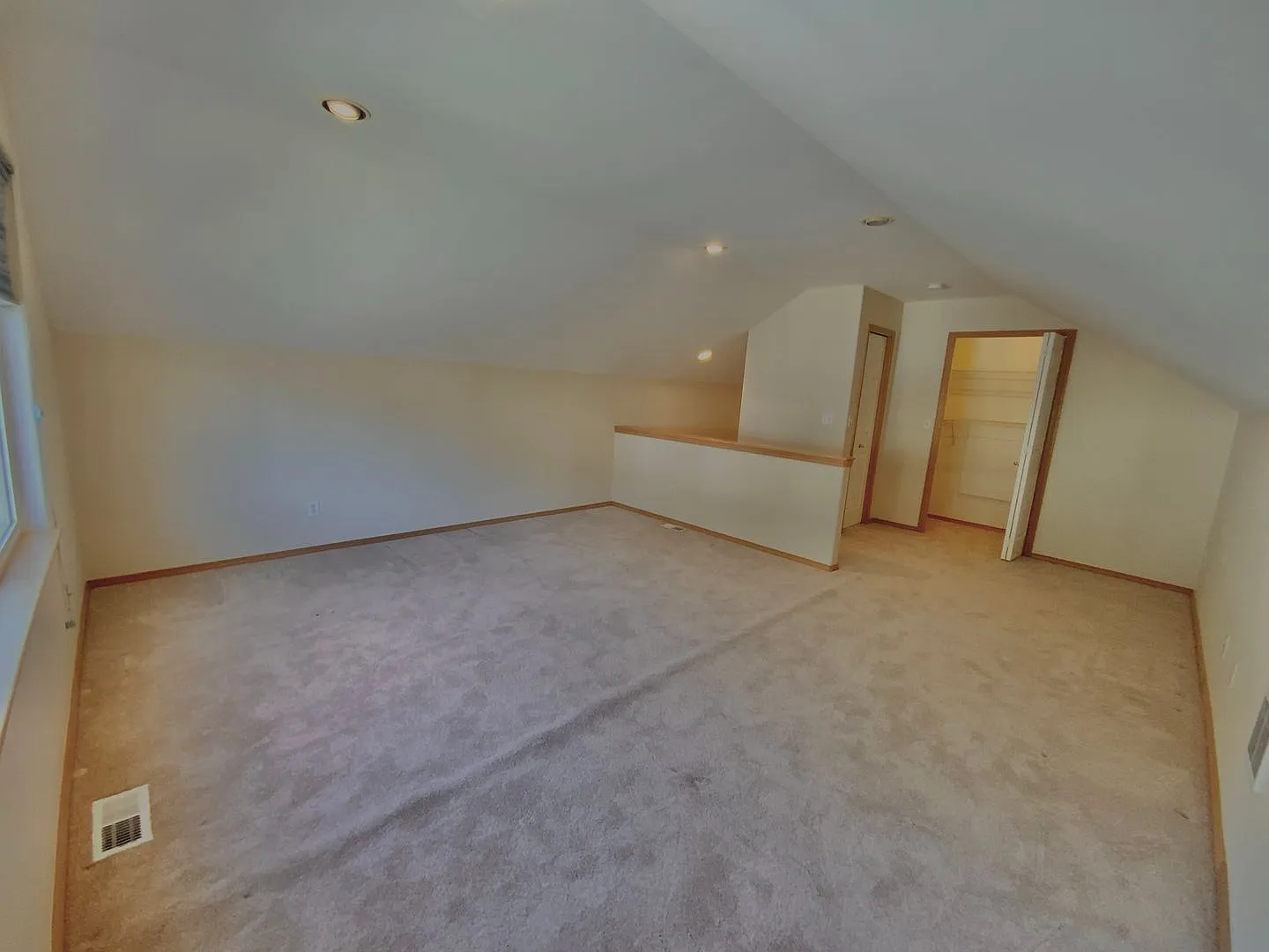 Stunning 4bd/3bth Property In Everett — Photo 2