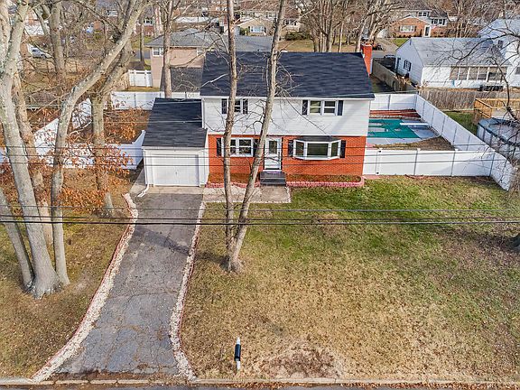 2nd image of 8 Winding River Dr