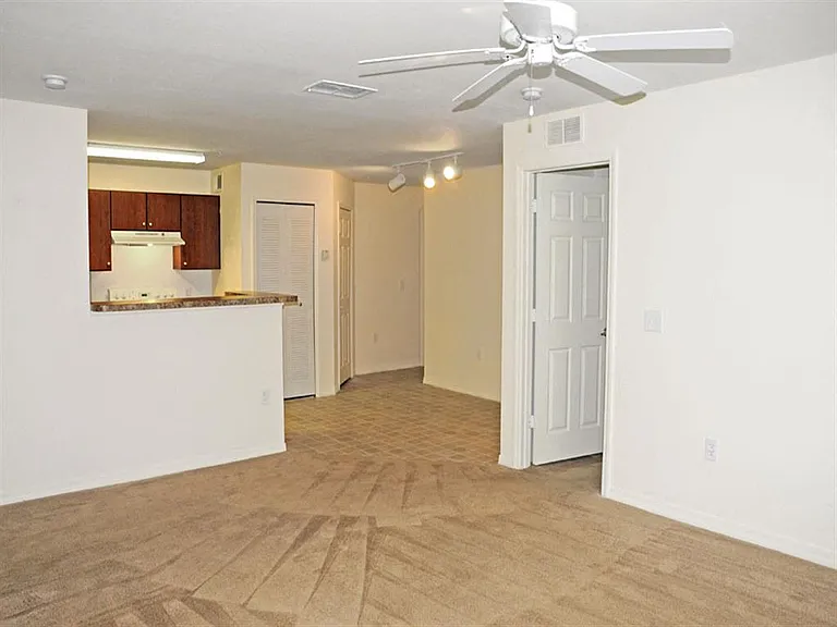 Lake Kathy Apartments — Photo 14