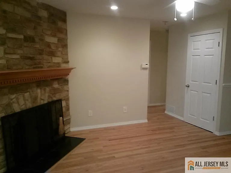 510 Sunshine Ct — Photo 9