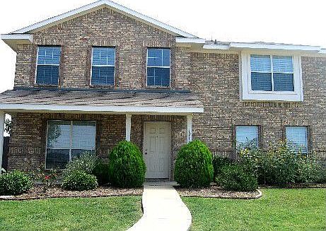 Approx. 1/3 acre lot! Huge yard!