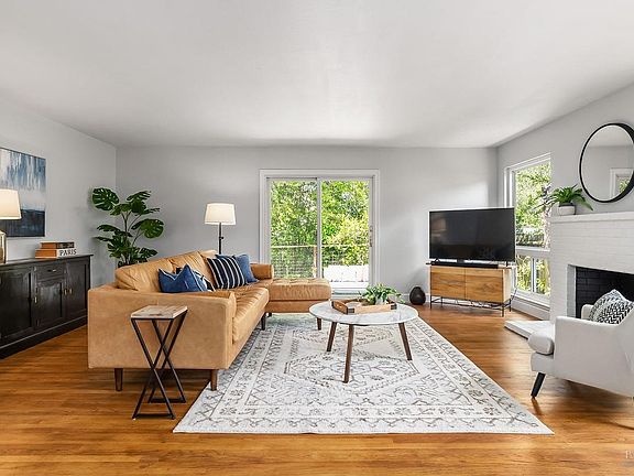 2nd image of 436 Calle De La Mesa