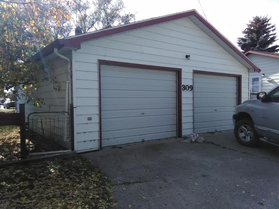 2nd image of 309 10th St SW