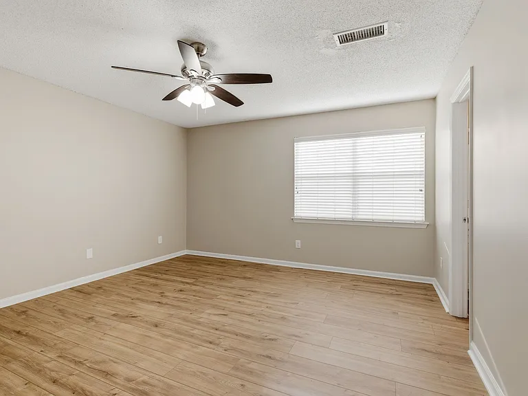 2717 Kennedy Ct — Photo 15