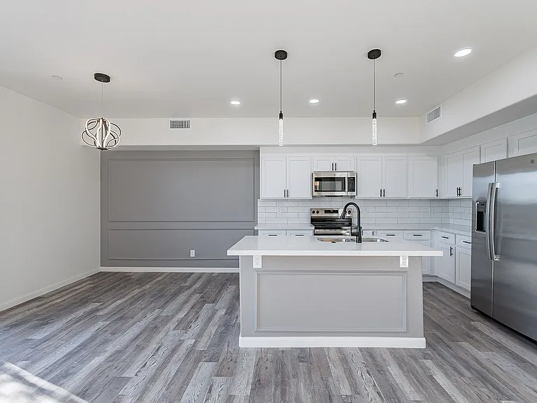 55 W Thomas Ln — Photo 31
