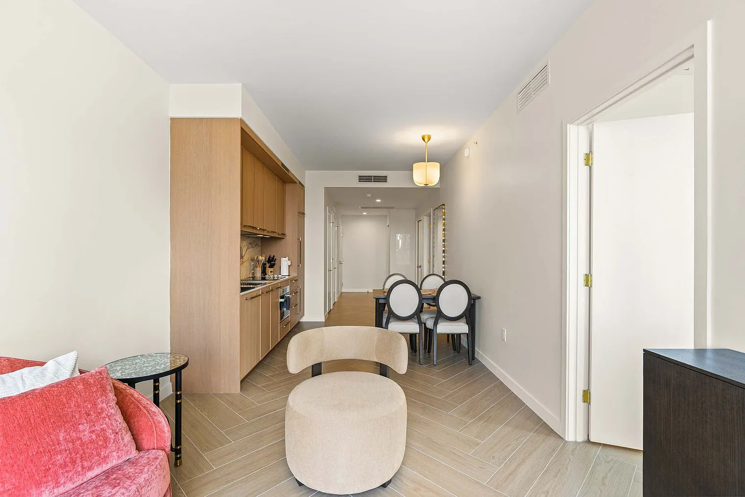 2 bed, 2.0 bath, 839 sqft, $6,989 — Photo 3