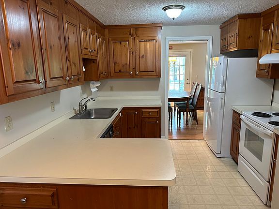 3rd image of 401 Admiralty Heights Village