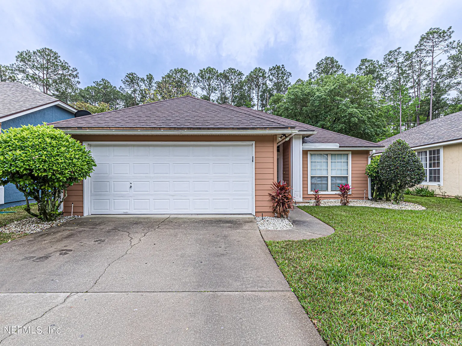 3 bed, 2.0 bath, 1489 sqft, $2,295 — Photo 2