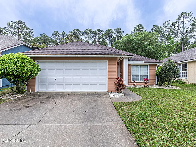 2243 Trailwood Dr — Photo 1