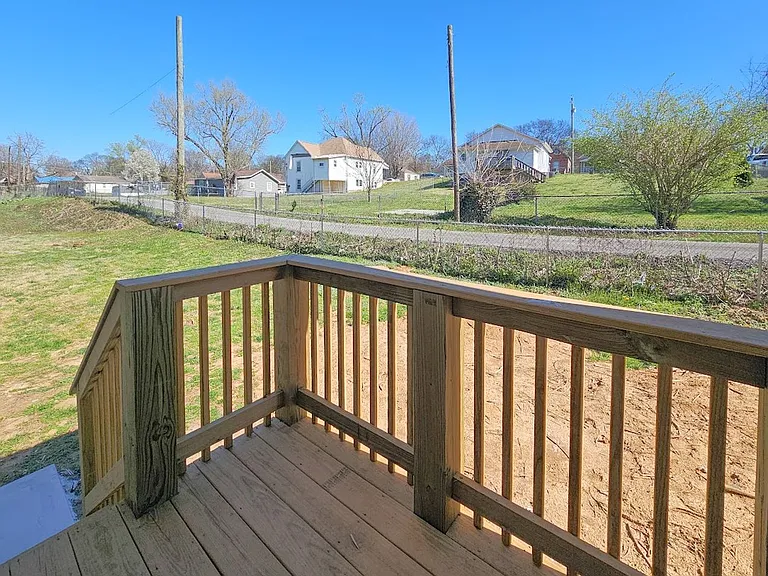 1424 Nolan Ave — Photo 16