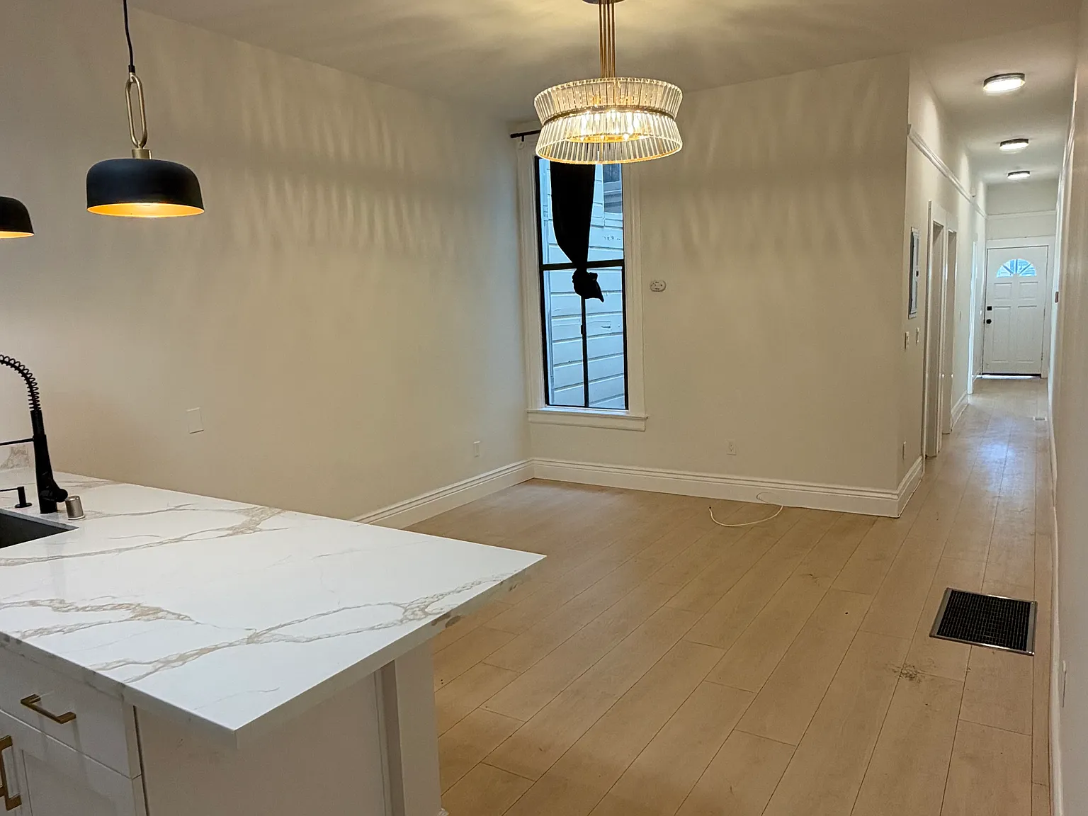 3 bed, 995 sqft, $6,250 — Photo 2