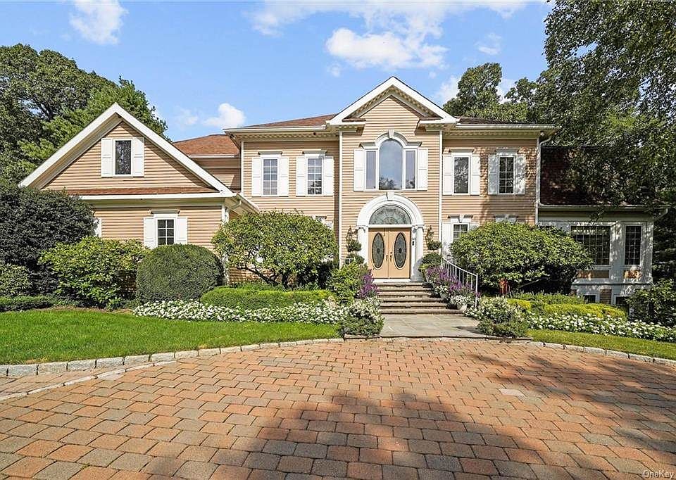 1st image of 88 Brook Hollow Dr
