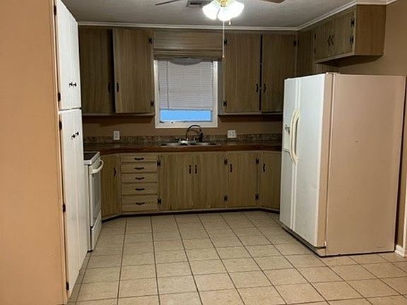 2nd image of 107 1/2 Garden St