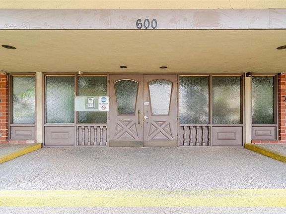 3rd image of 600 W Stocker St APT 319