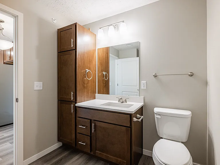 Kings Ridge Apartments — Photo 37