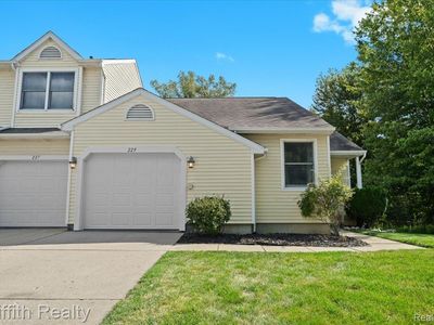 229 Meadow Pointe Dr, Fenton, MI, 48430