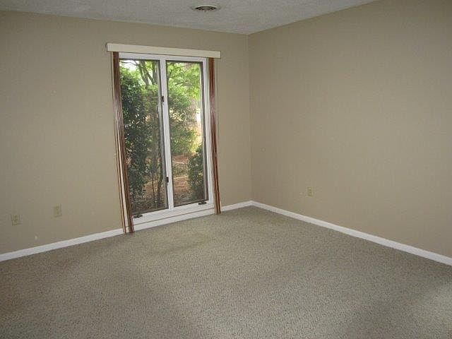 1st image of 135 Knollwood Dr