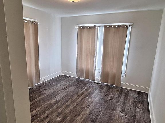 5th image of 603 Roslyn Ave